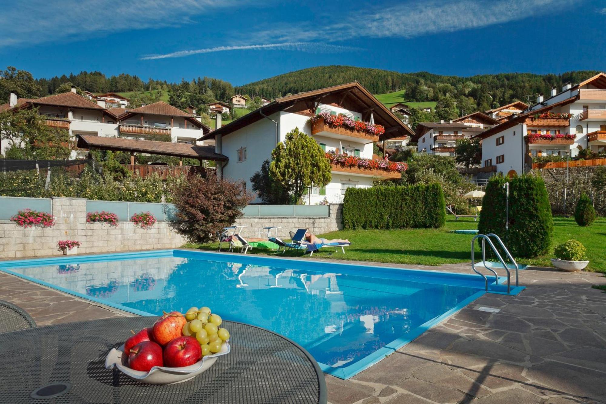 Haus Bernhard Apartment Schenna Exterior photo